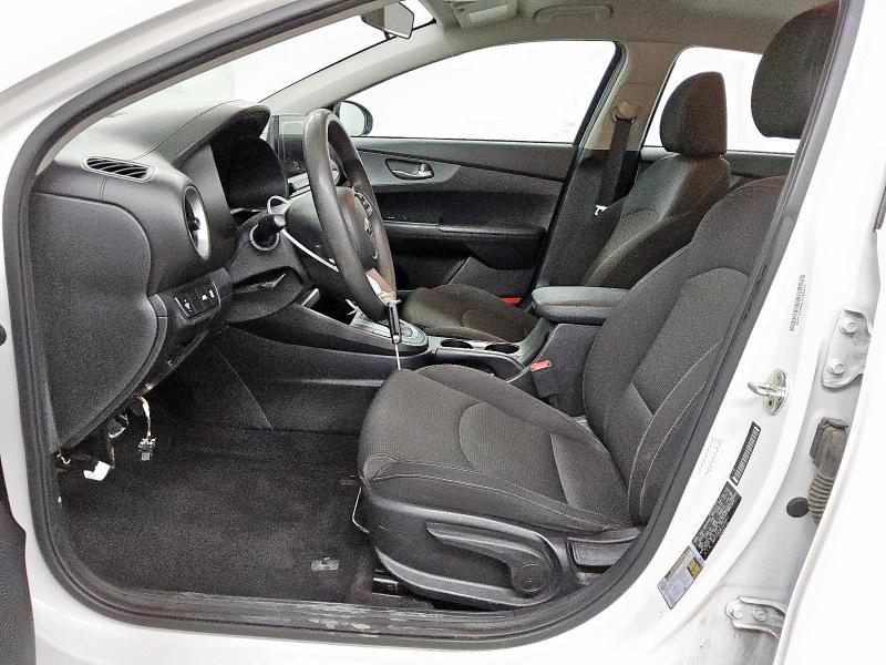 3KPF24AD8LE226411 - 2020 KIA FORTE FE WHITE photo 7