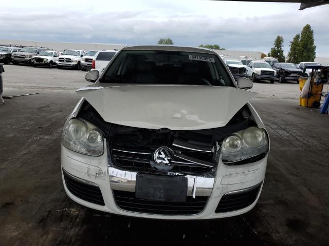3VWRZ71K68M072610 - 2008 VOLKSWAGEN JETTA SE WHITE photo 5