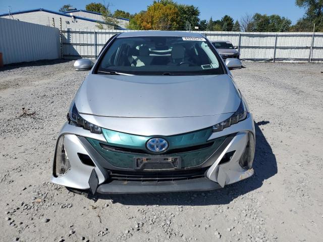 JTDKARFP5H3001010 - 2017 TOYOTA PRIUS PRIM ვერცხლისფერი ფოტო 5