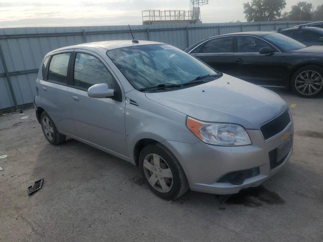 KL1TD66E39B658850 - 2009 CHEVROLET AVEO LS SILVER photo 4