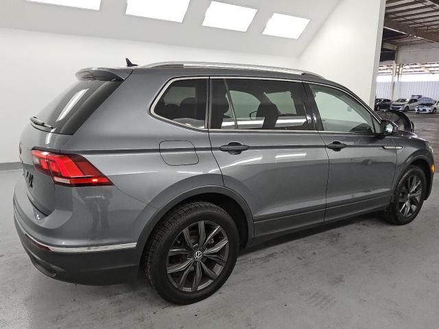 3VV3B7AX5NM096869 - 2022 VOLKSWAGEN TIGUAN SE ნაცრისფერი ფოტო 3