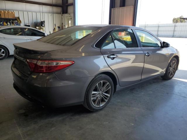 4T1BF1FK6HU369337 - 2017 TOYOTA CAMRY LE ნაცრისფერი ფოტო 3