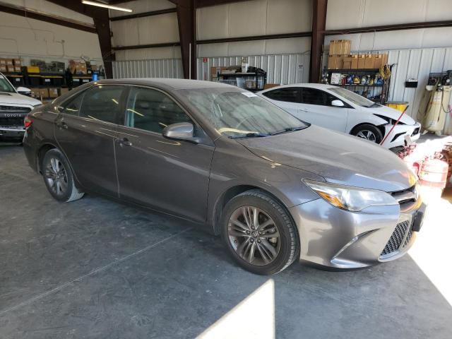 4T1BF1FK6HU369337 - 2017 TOYOTA CAMRY LE ნაცრისფერი ფოტო 4