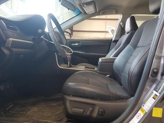 4T1BF1FK6HU369337 - 2017 TOYOTA CAMRY LE ნაცრისფერი ფოტო 7