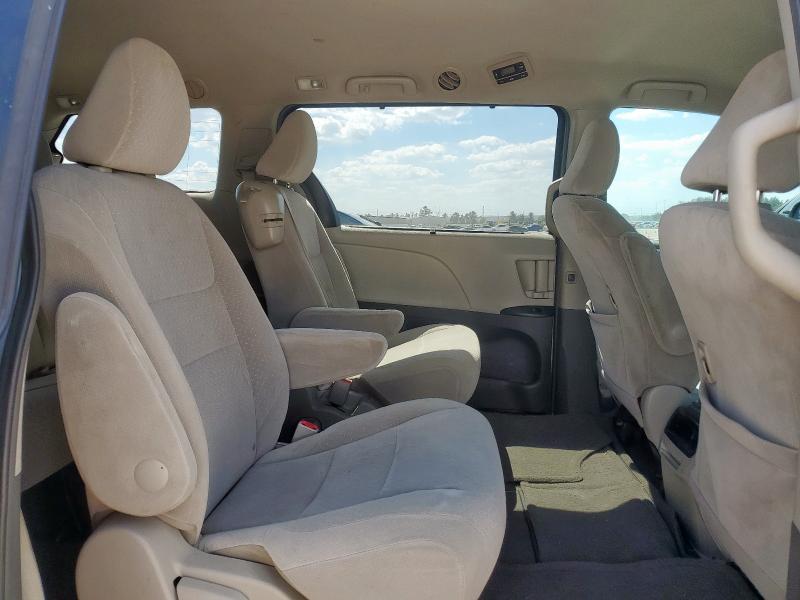 5TDKK3DC0FS543654 - 2015 TOYOTA SIENNA LE SILVER photo 11