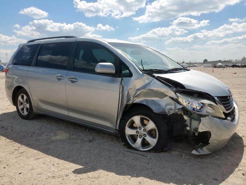 5TDKK3DC0FS543654 - 2015 TOYOTA SIENNA LE SILVER photo 4
