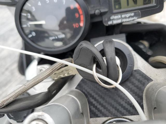 WB10398067ZS25333 - 2007 BMW R1200 R SILVER photo 8