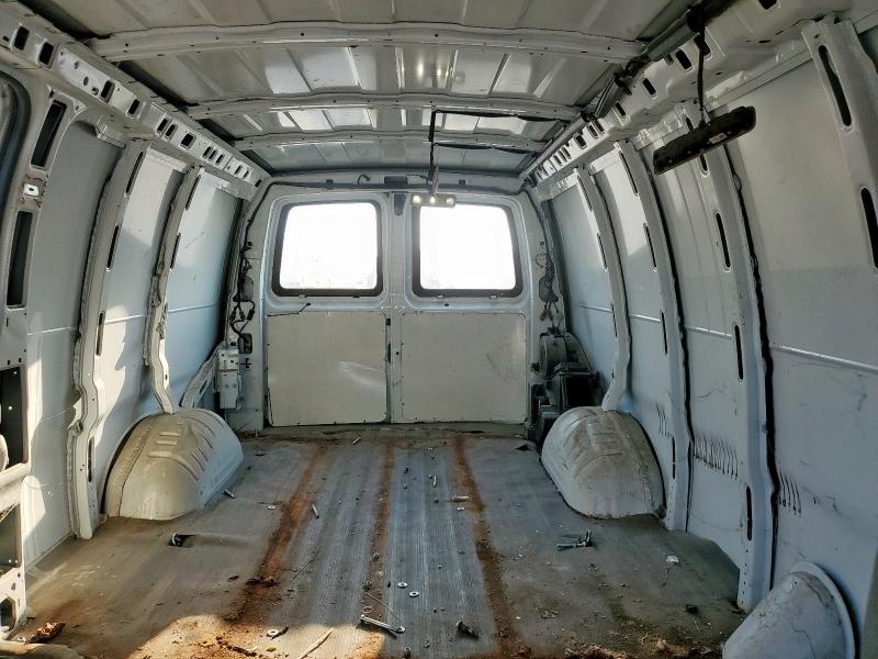 1GCZGHFG7J1165402 - 2018 CHEVROLET EXPRESS G3 WHITE photo 10