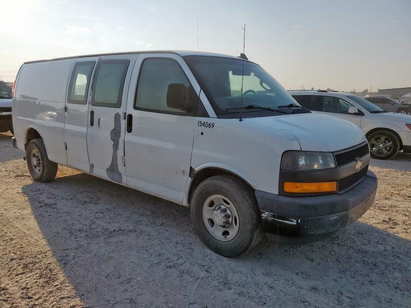 1GCZGHFG7J1165402 - 2018 CHEVROLET EXPRESS G3 WHITE photo 4