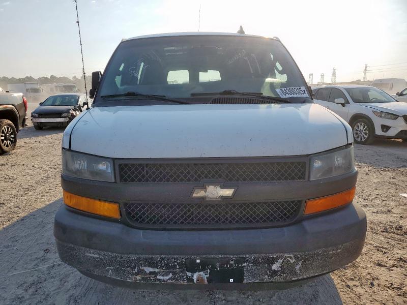 1GCZGHFG7J1165402 - 2018 CHEVROLET EXPRESS G3 WHITE photo 5