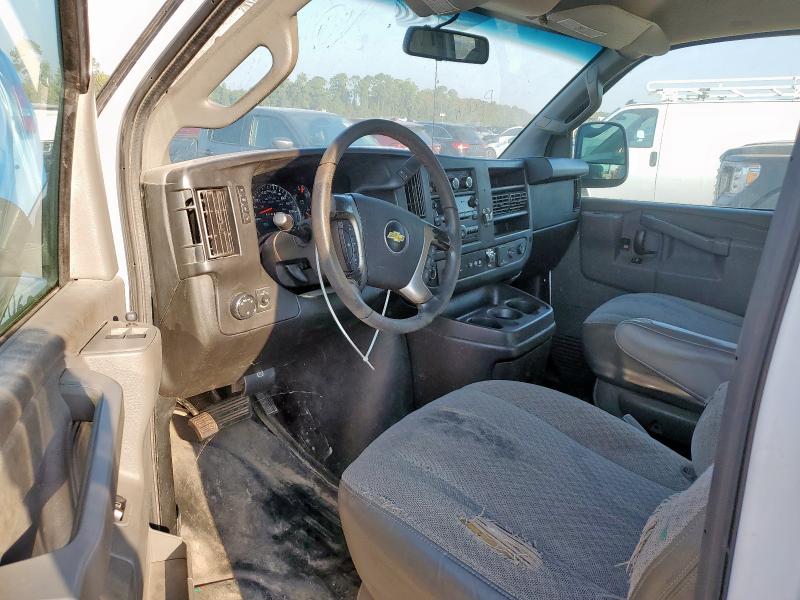 1GCZGHFG7J1165402 - 2018 CHEVROLET EXPRESS G3 WHITE photo 8