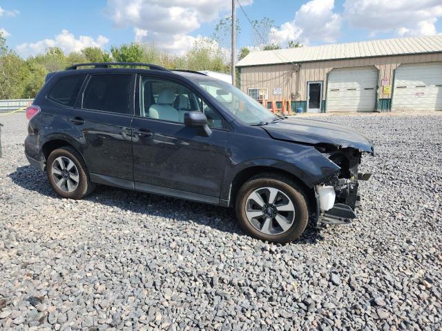 JF2SJAEC7HG559046 - 2017 SUBARU FORESTER 2.5I PREMIUM رمادي صورة 4