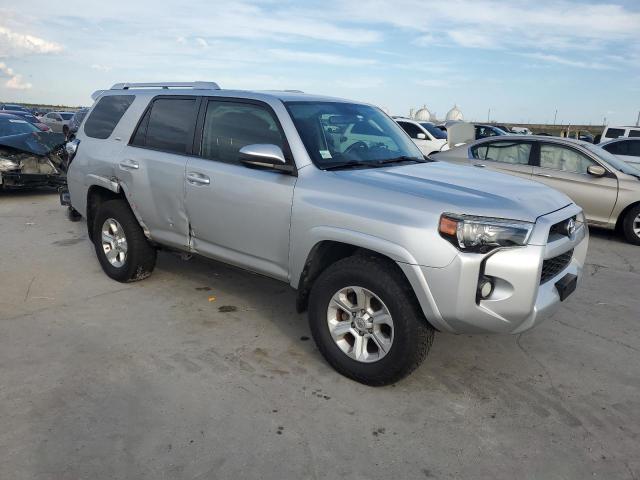 JTEBU5JRXH5411911 - 2017 TOYOTA 4RUNNER SR5/SR5 PREMIUM Սպիտակ լուսանկար 4