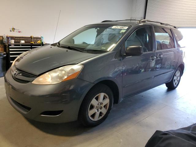 2009 TOYOTA SIENNA CE, 