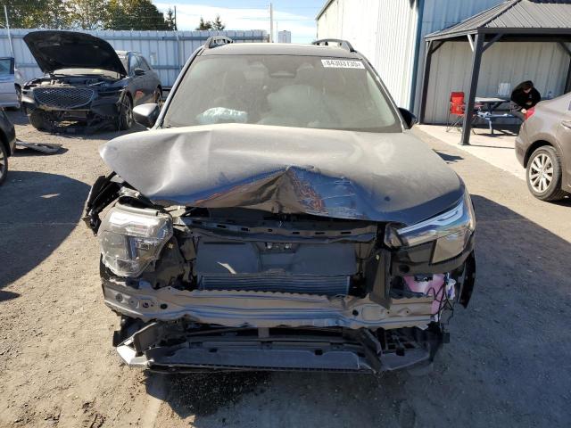 JF2SLDDC1SH606117 - 2025 SUBARU FORESTER PREMIUM ნაცრისფერი ფოტო 5