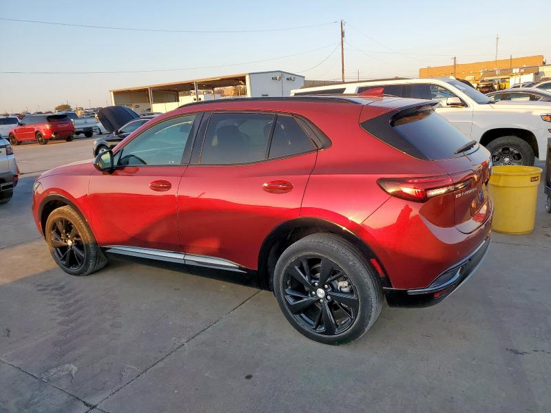 LRBFZNR42MD056229 - 2021 BUICK ENVISION ESSENCE მუქწითელი ფოტო 2