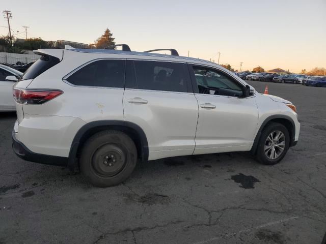 5TDKKRFH4FS092420 - 2015 TOYOTA HIGHLANDER XLE WHITE photo 3