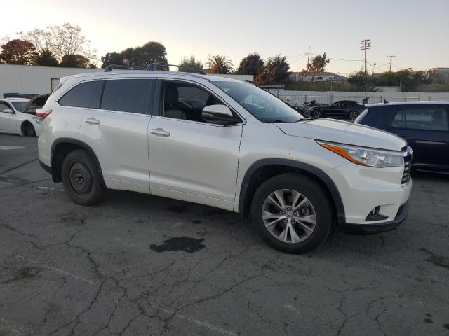 5TDKKRFH4FS092420 - 2015 TOYOTA HIGHLANDER XLE WHITE photo 4