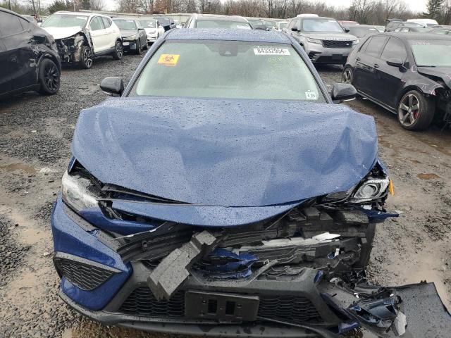4T1G11AK6RU252077 - 2024 TOYOTA CAMRY SE NIGHT SHADE BLUE photo 5