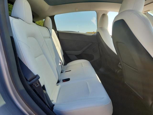 7SAYGDEF7RA288942 - 2024 TESLA MODEL Y GRAY photo 10