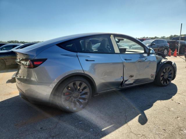 7SAYGDEF7RA288942 - 2024 TESLA MODEL Y GRAY photo 3