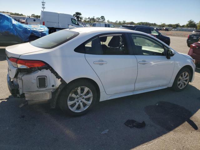 JTDEPMAEXMJ183572 - 2021 TOYOTA COROLLA LE WHITE photo 3