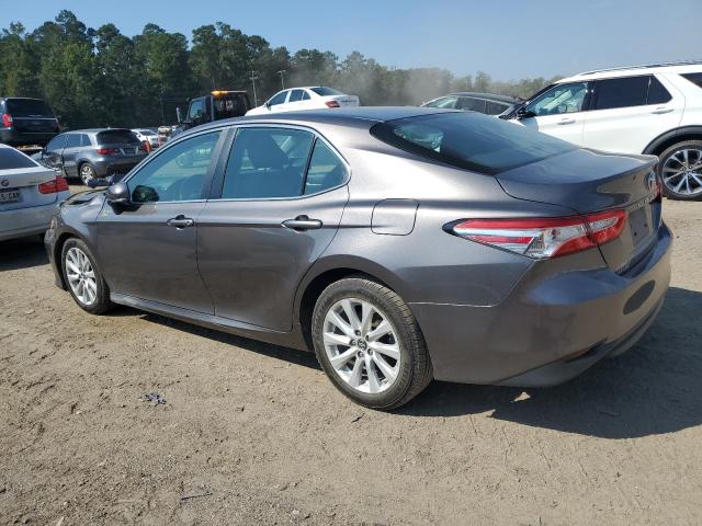 4T1B11HK3JU056859 - 2018 TOYOTA CAMRY L GRAY photo 2