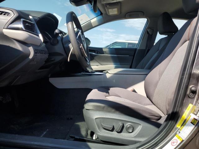 4T1B11HK3JU056859 - 2018 TOYOTA CAMRY L GRAY photo 7