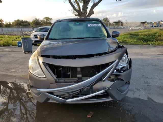 3N1CN7AP0GL838483 - 2016 NISSAN VERSA S GRAY photo 5