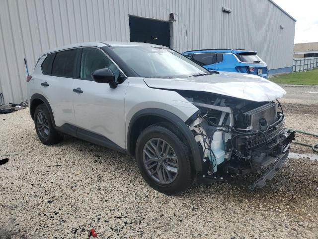5N1BT3AA7RC711386 - 2024 NISSAN ROGUE S SILVER photo 4