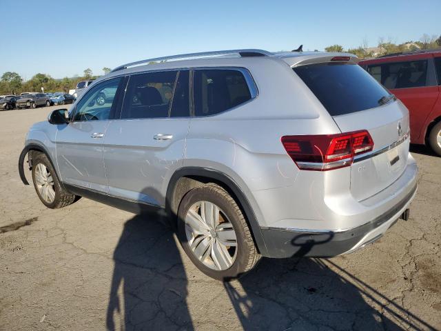 1V2NR2CAXJC513668 - 2018 VOLKSWAGEN ATLAS SEL PREMIUM Արծաթագույն լուսանկար 2