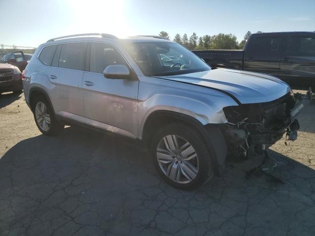 1V2NR2CAXJC513668 - 2018 VOLKSWAGEN ATLAS SEL PREMIUM Արծաթագույն լուսանկար 4