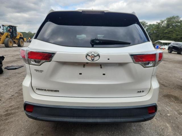5TDKKRFHXFS050205 - 2015 TOYOTA HIGHLANDER XLE WHITE photo 6