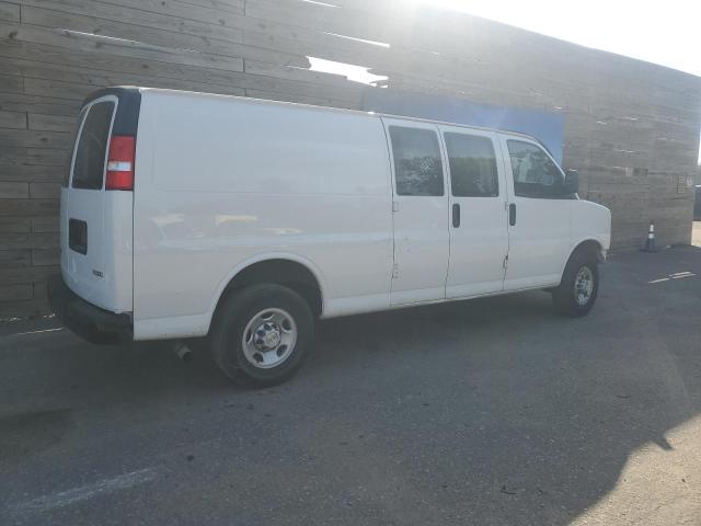 1GCZGHFP1N1178216 - 2022 CHEVROLET EXPRESS G3 WHITE photo 3