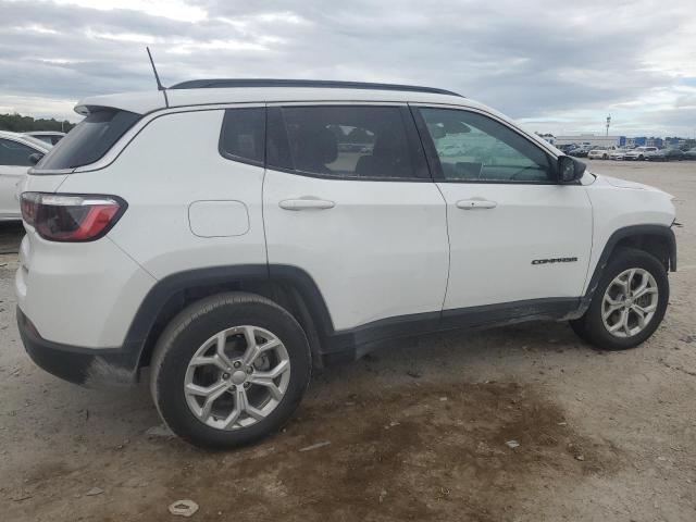 3C4NJDBN7RT117996 - 2024 JEEP COMPASS LATITUDE Weiß Foto 3