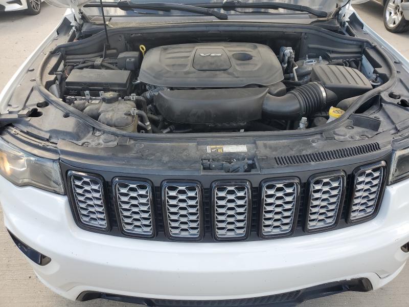 1C4RJFAG5JC172107 - 2018 JEEP GRAND CHER LAREDO WHITE photo 12