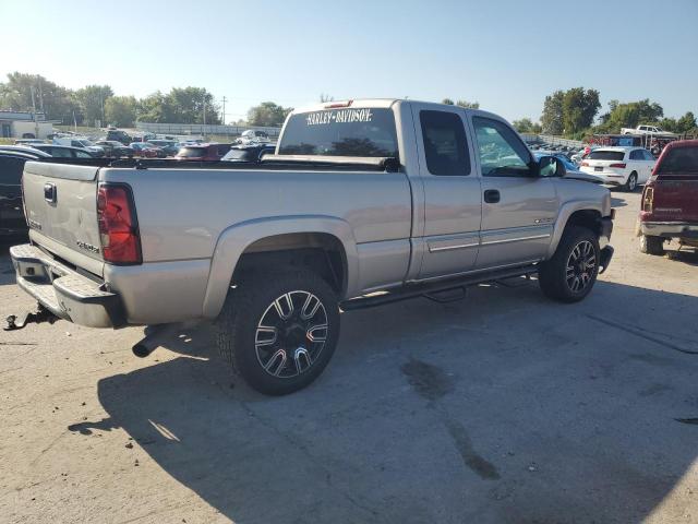 1GCHC29U05E182448 - 2005 CHEVROLET SILVERADO C2500 HEAVY DUTY SILVER photo 3