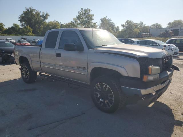 1GCHC29U05E182448 - 2005 CHEVROLET SILVERADO C2500 HEAVY DUTY SILVER photo 4