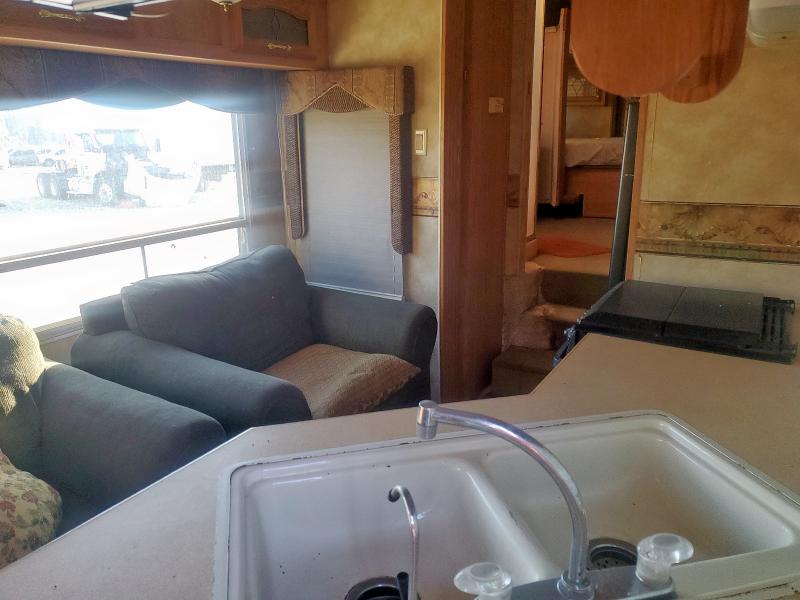 4YDF3122931480685 - 2003 KEYSTONE EVEREST WHITE photo 5