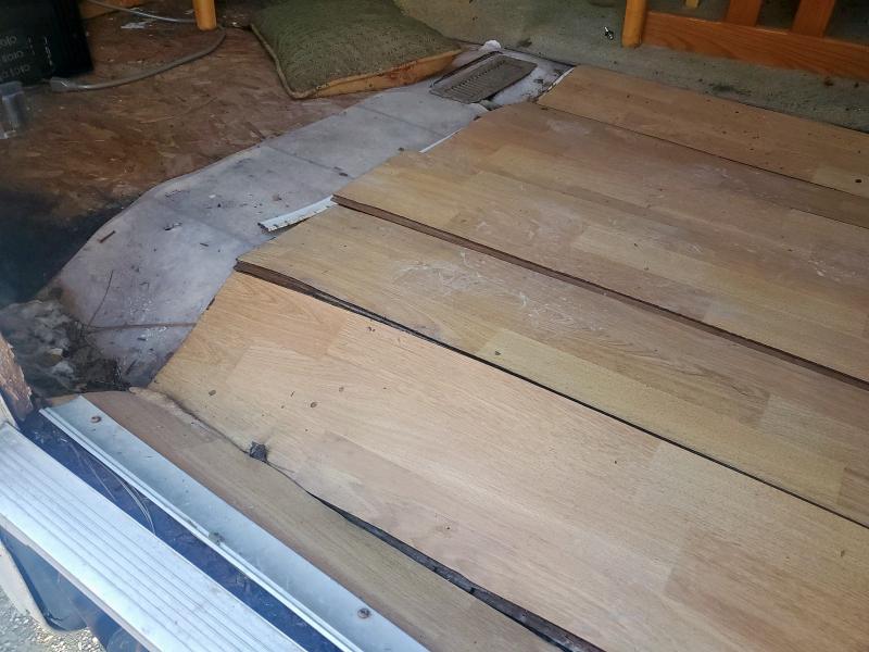 4YDF3122931480685 - 2003 KEYSTONE EVEREST WHITE photo 9