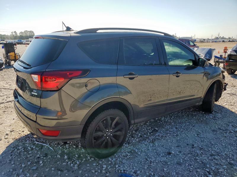 1FMCU0GD9KUA40997 - 2019 FORD ESCAPE SE فحمي صورة 3