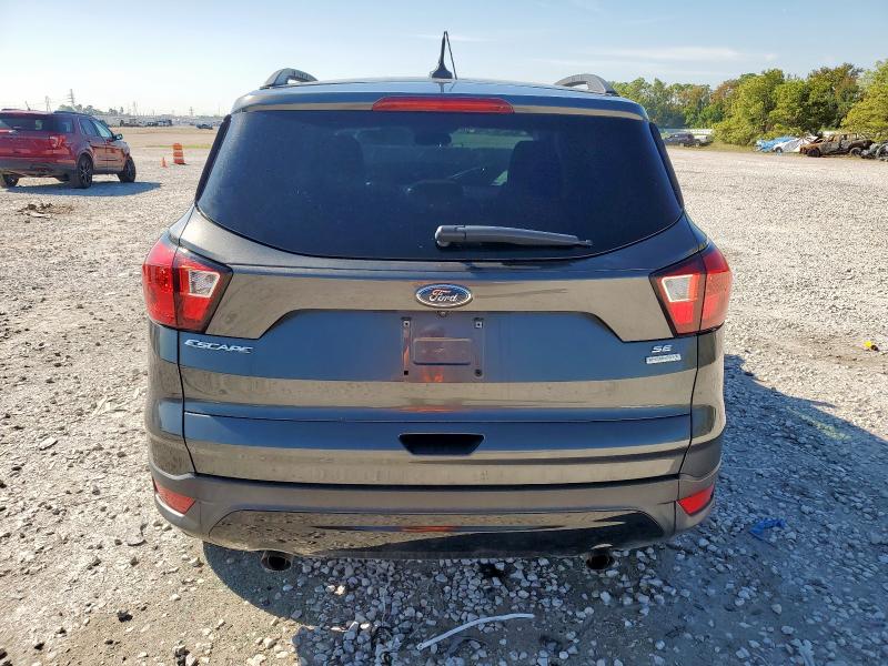 1FMCU0GD9KUA40997 - 2019 FORD ESCAPE SE فحمي صورة 6