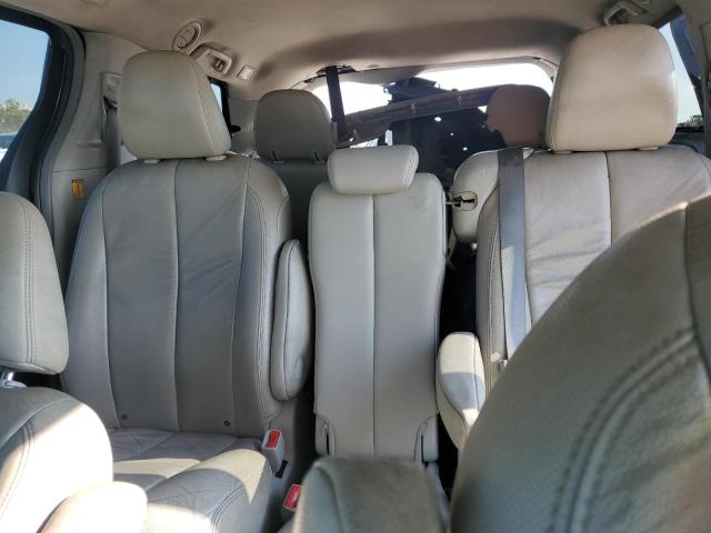 5TDYK3DC8CS244970 - 2012 TOYOTA SIENNA XLE GRAY photo 10