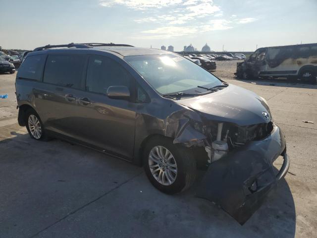 5TDYK3DC8CS244970 - 2012 TOYOTA SIENNA XLE GRAY photo 4