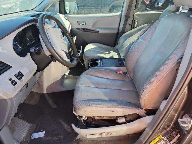 5TDYK3DC8CS244970 - 2012 TOYOTA SIENNA XLE GRAY photo 7