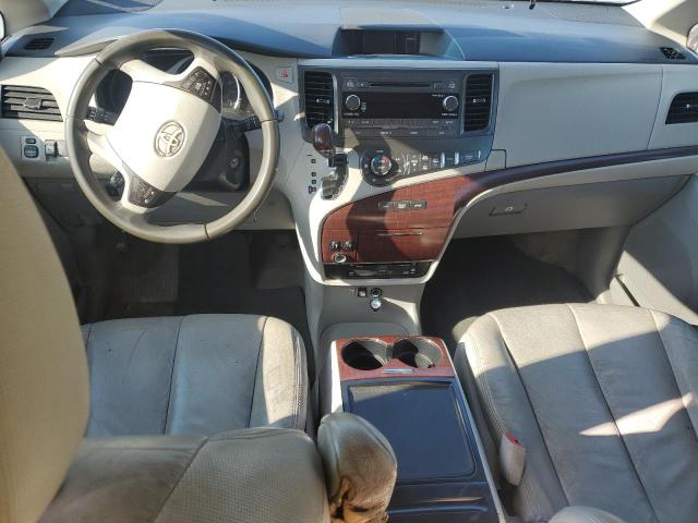 5TDYK3DC8CS244970 - 2012 TOYOTA SIENNA XLE GRAY photo 8
