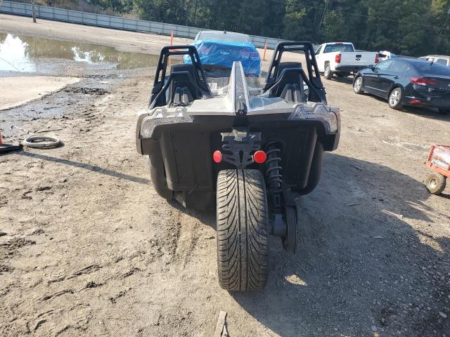 57XAAPFA4G7115543 - 2016 POLARIS SLINGSHOT SL SILVER photo 4