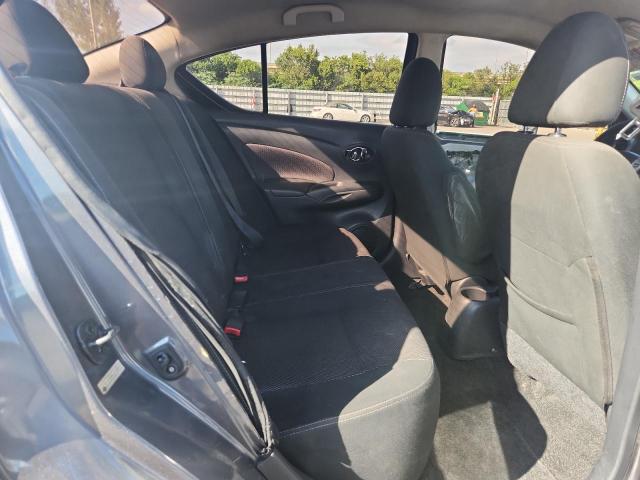 3N1CN7AP9JL823486 - 2018 NISSAN VERSA S 灰色 照片 10