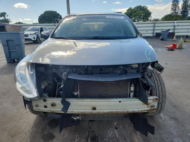 3N1CN7AP9JL823486 - 2018 NISSAN VERSA S 灰色 照片 5