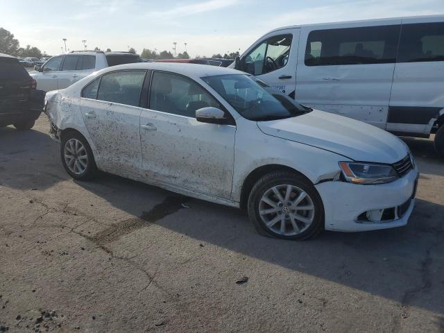 3VWD17AJ0EM218634 - 2014 VOLKSWAGEN JETTA SE WHITE photo 4